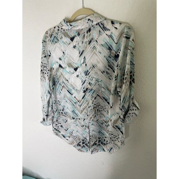 Chico's Lightweight Collared Blue and White Shirt Womens size 1/Medium - Picture 6 of 6